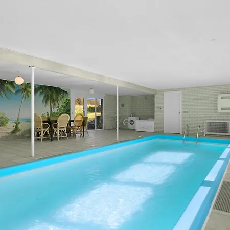 With Pool For 12 People 펜션