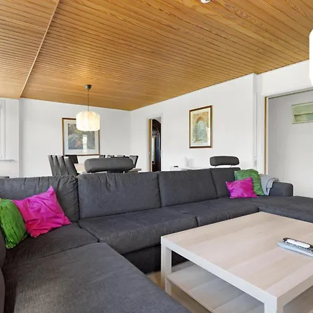 Holiday home With Pool For 12 People *